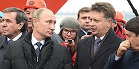 Новосибирск подарил Владимиру Путину мост и предложил не церемониться с владельцами земли, песка и гравия