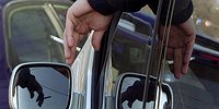 Автомобилистов хотят штрафовать за выброшенные из окон окурки