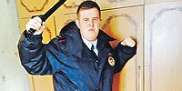 17-летний москвич год выдавал себя за полицейского