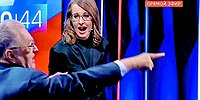 Ты проститутка и сумасшедшая дура!