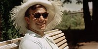 ОН СИДЕЛ И ХОХОТАЛ