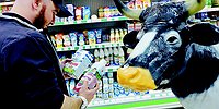 Молоко набивает цену