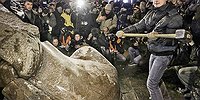 Нужно ли сносить в России памятники Ленину