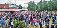 Они не работают и убивают нас. Зачем нам такие соседи?!