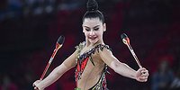 Лала Крамаренко. Гимнастка с футбольными финтами