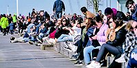 Почему Швеция решила не воевать с инфекцией