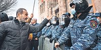 Николу Пашиняну разбили палатки