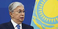 Пролезть между струйками не получится
