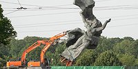 Мертвым не больно? Больно живым