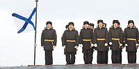 «Суворов» поднимает флаг