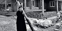 Нормально ли, когда священник берет деньги у прихожан? Разве он не получает зарплату?