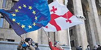 Как Запад сажает на крючок соседей России