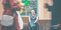 Возраст ведет из медицины и управления в торговлю и транспорт