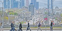 И состоятельные живут на зарплату