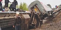 ПАССАЖИРОВ ПОЕЗДА СПАСАЛ? А ИНСТРУМЕНТИКИ ГДЕ?