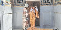«Шайтан» в мини-юбке