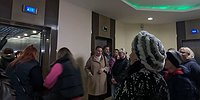 Очередь к лифту: на 50-й этаж пешком!