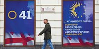 Между миром и войной