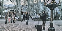 Театры и рестораны забиты, а пробки, как в Москве.