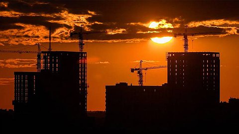 Кризис в недвижимости откладывается на осень