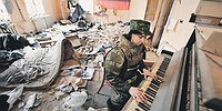 Находясь под чужим вилянием